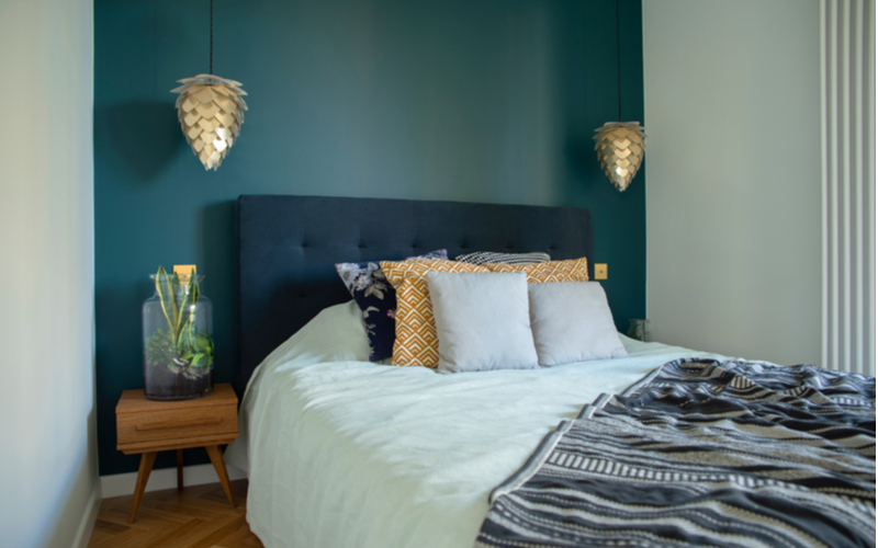 Navy, Blonde And Hunter Green Bedroom Color